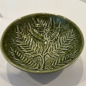 Olfaire Portugal Ceramic Majolica Green Fern Leaf
Salad Soup Cereal Bowls 6"